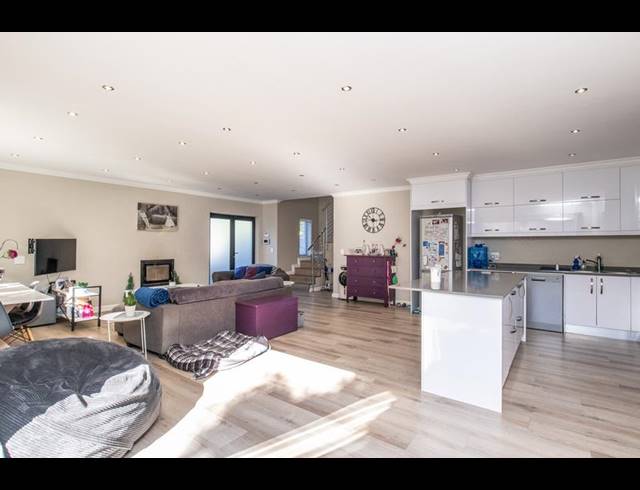 3 BEDROOM PROPERTY TO RENT IN CONSTANTIA